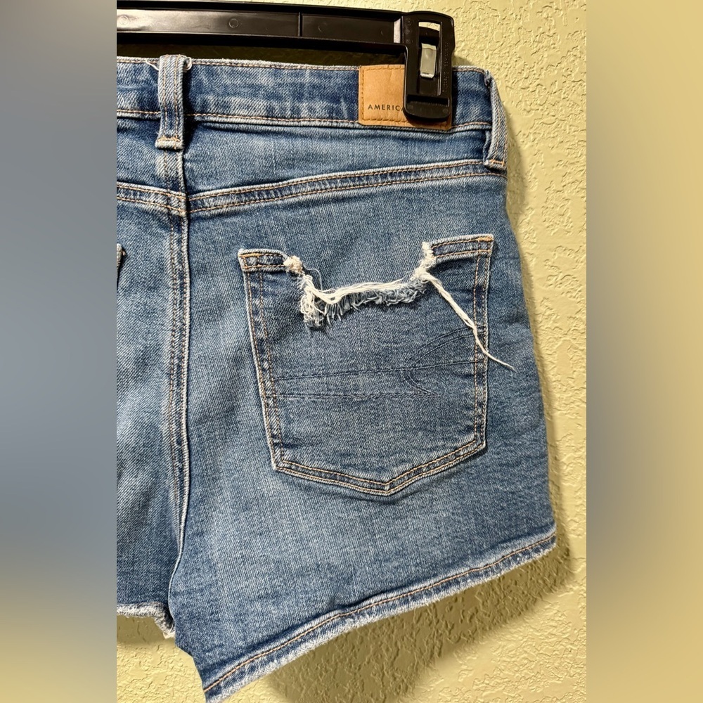 American Eagle Outfitters Ripped Mom Jean Shorts Size 00 - Picture 3 of 5